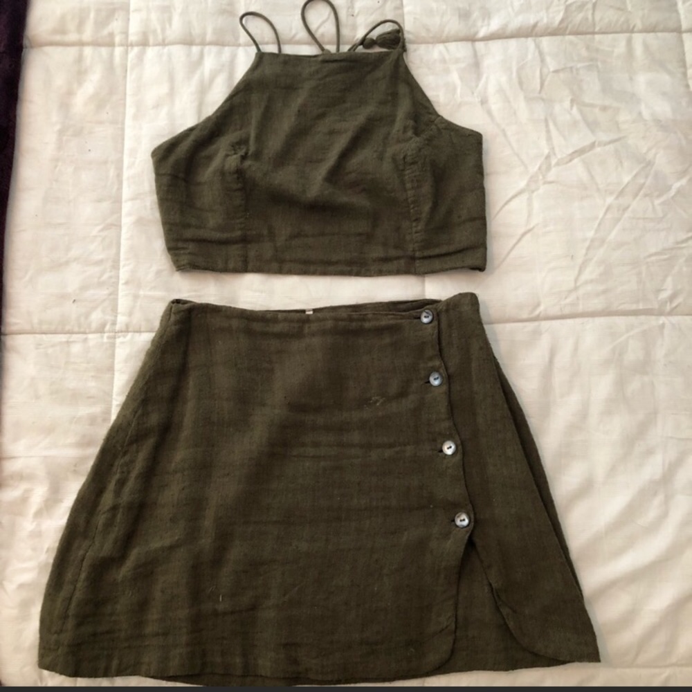 Olive Crop Skirt 2-piece set!